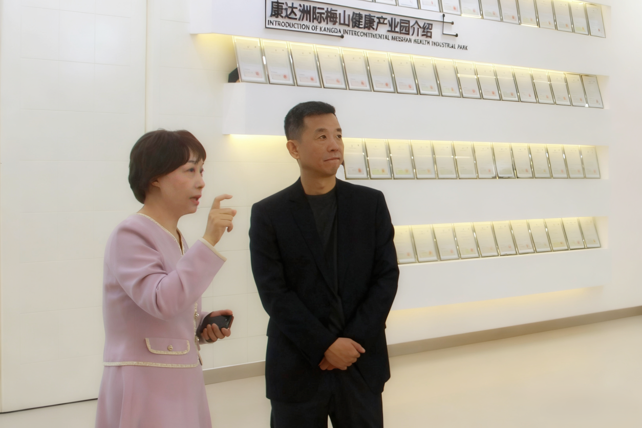 修改图片中男人的眼睛副本